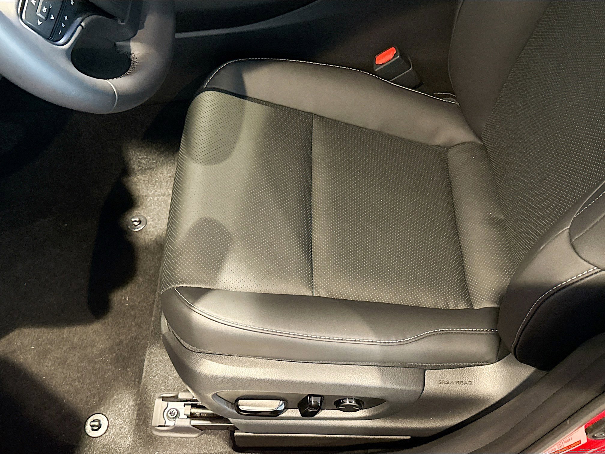 New 2025 Lexus UX 300h AWD w/ Cold Area Package image 15