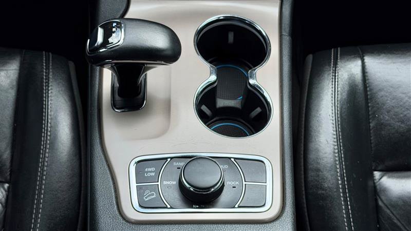 Used 2015 Jeep Grand Cherokee Limited AWD/4WD image 28