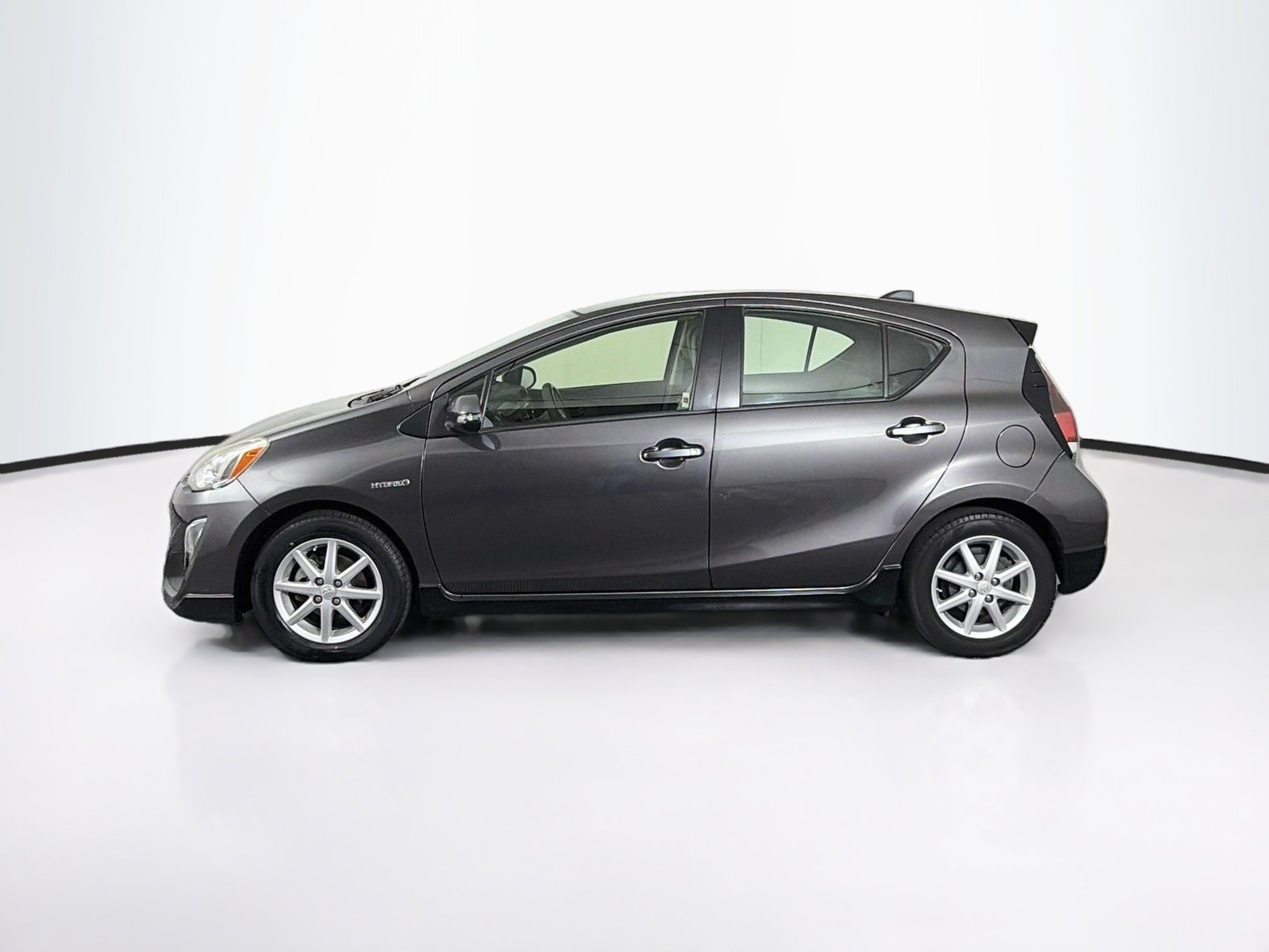 Used 2017 Toyota Prius C One FWD image 4