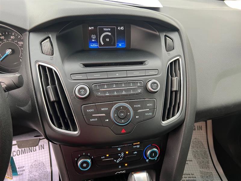 Used 2015 Ford Focus SE w/ Equipment Group 201A FWD image 28