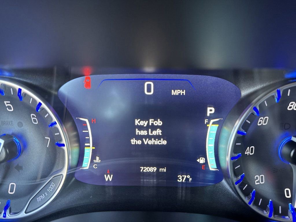 Used 2023 Chrysler Pacifica Touring-L FWD image 8
