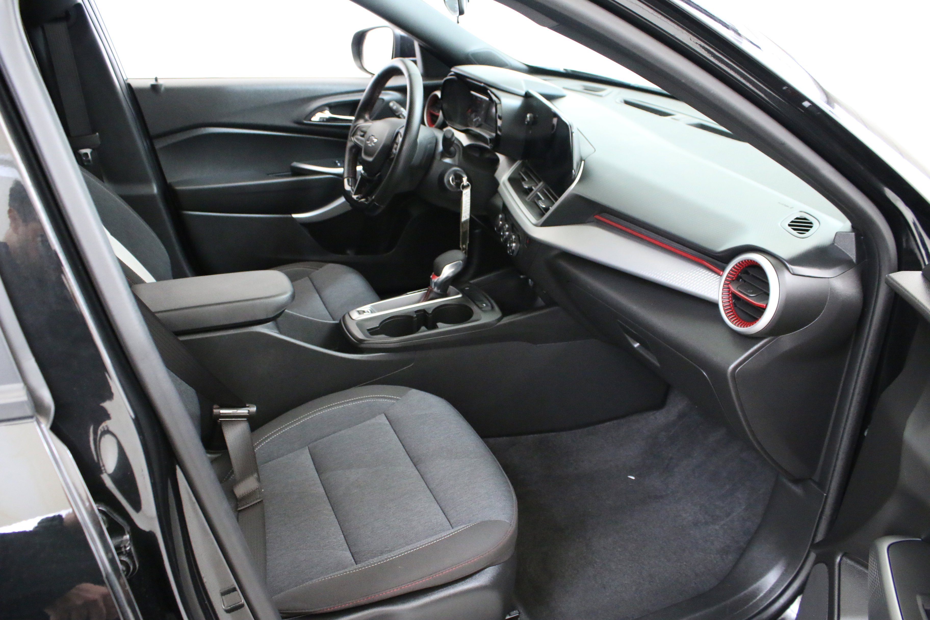 Used 2024 Chevrolet Trax RS w/ Driver Confidence Package image 29