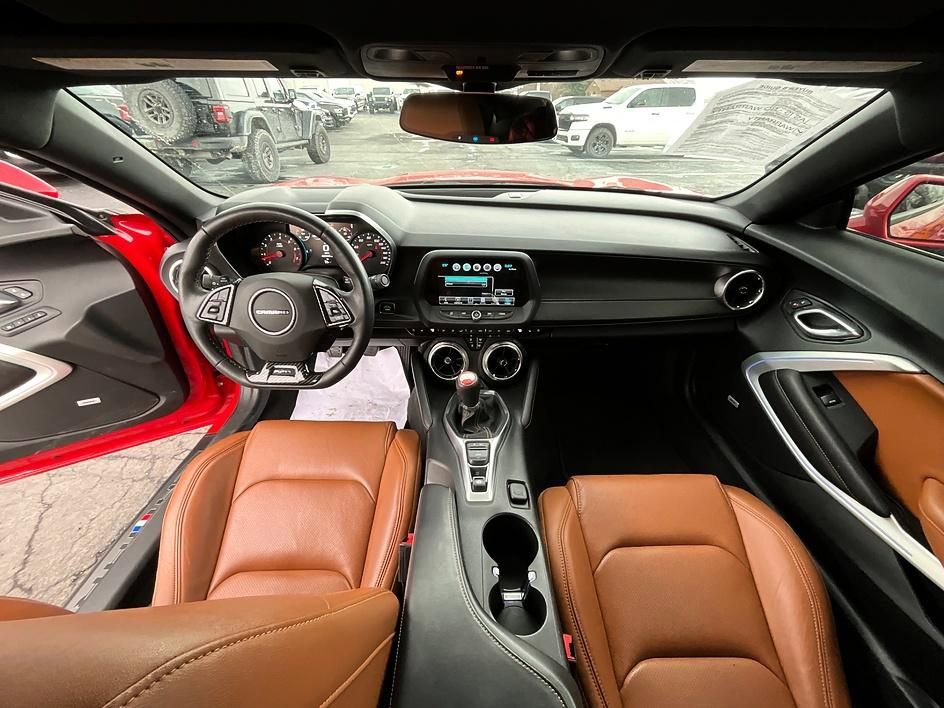 Used 2017 Chevrolet Camaro SS image 33