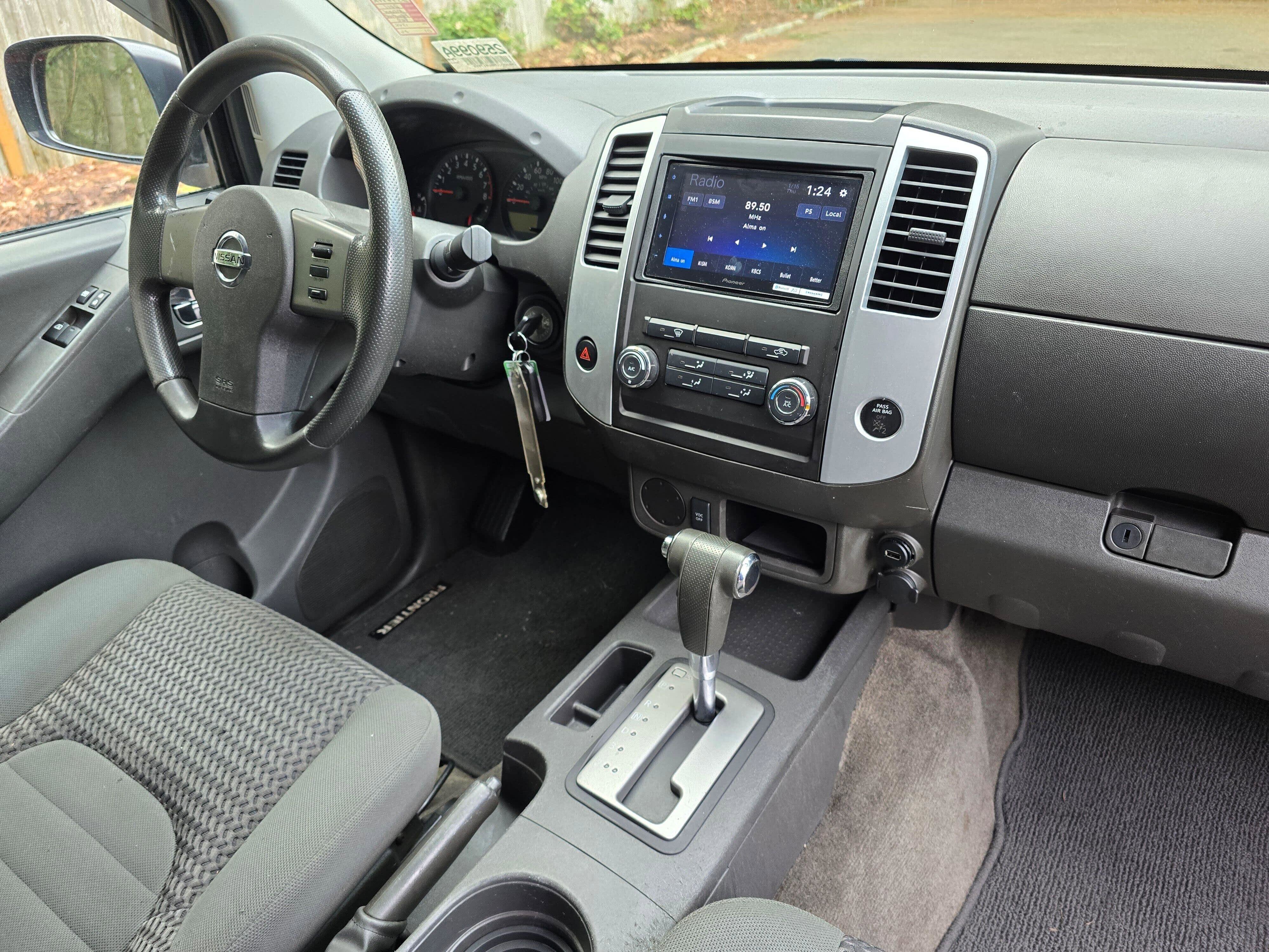 Used 2011 Nissan Frontier SV image 10