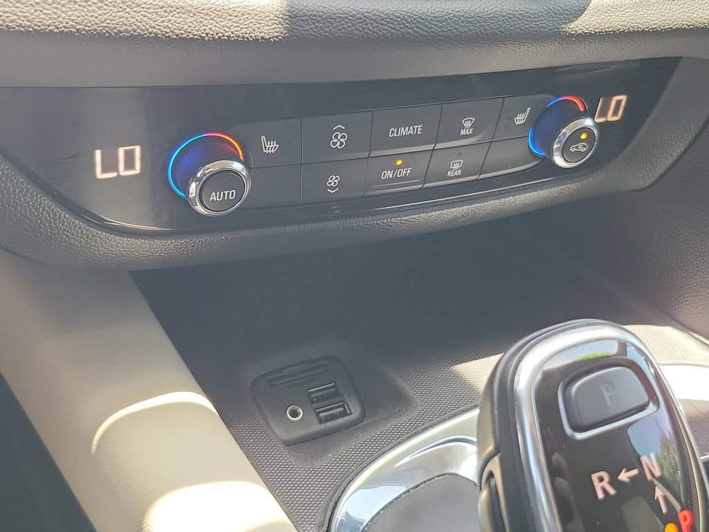 Used 2020 Buick Enclave Essence w/ Sound and Sites Package FWD image 27