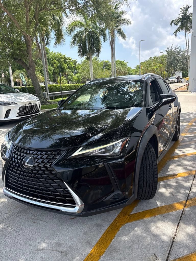 Used 2020 Lexus UX 200 w/ Accessory Package FWD image 4