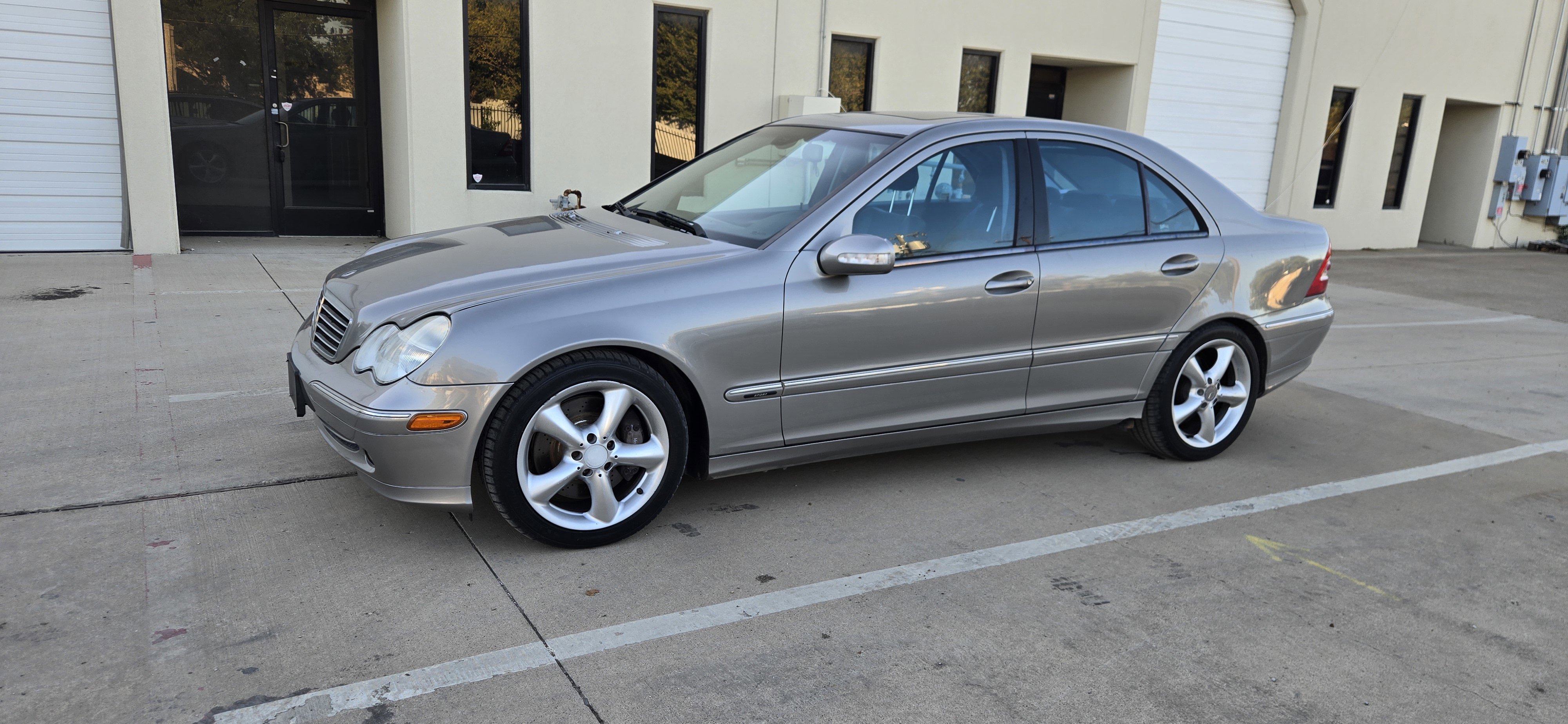 Used 2004 Mercedes-Benz C 320 Sedan image 1