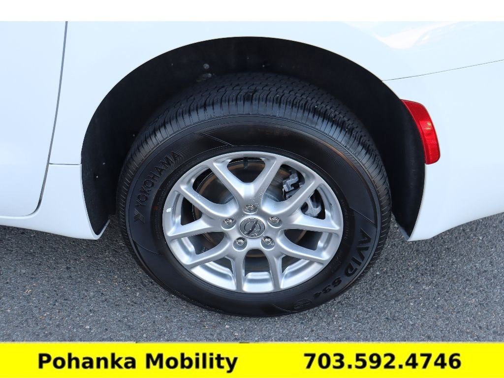 Used 2024 Chrysler Voyager LX FWD image 33