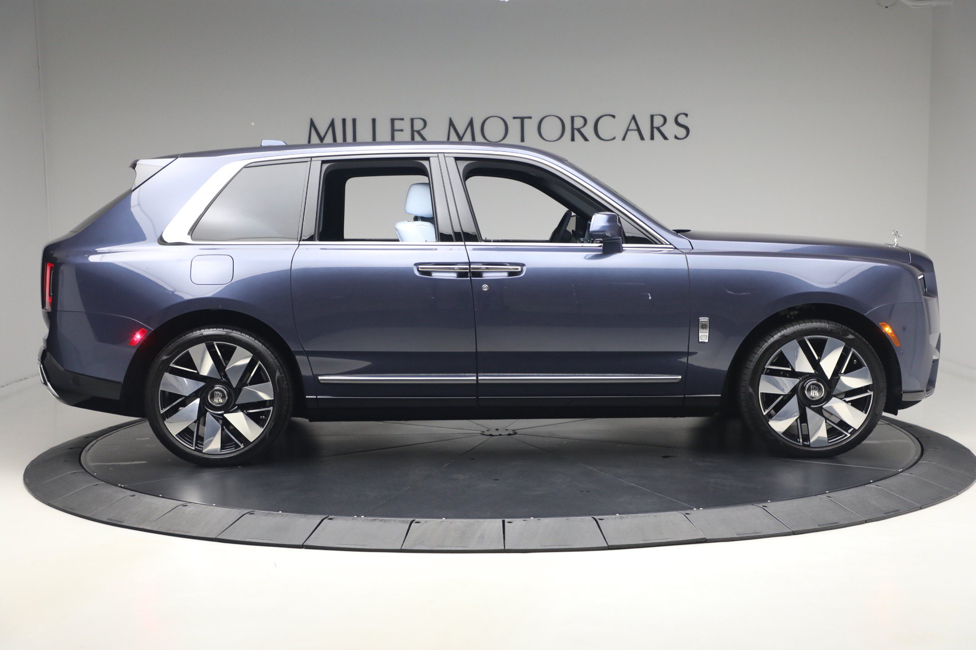 Certified 2025 Rolls-Royce Cullinan AWD/4WD image 3