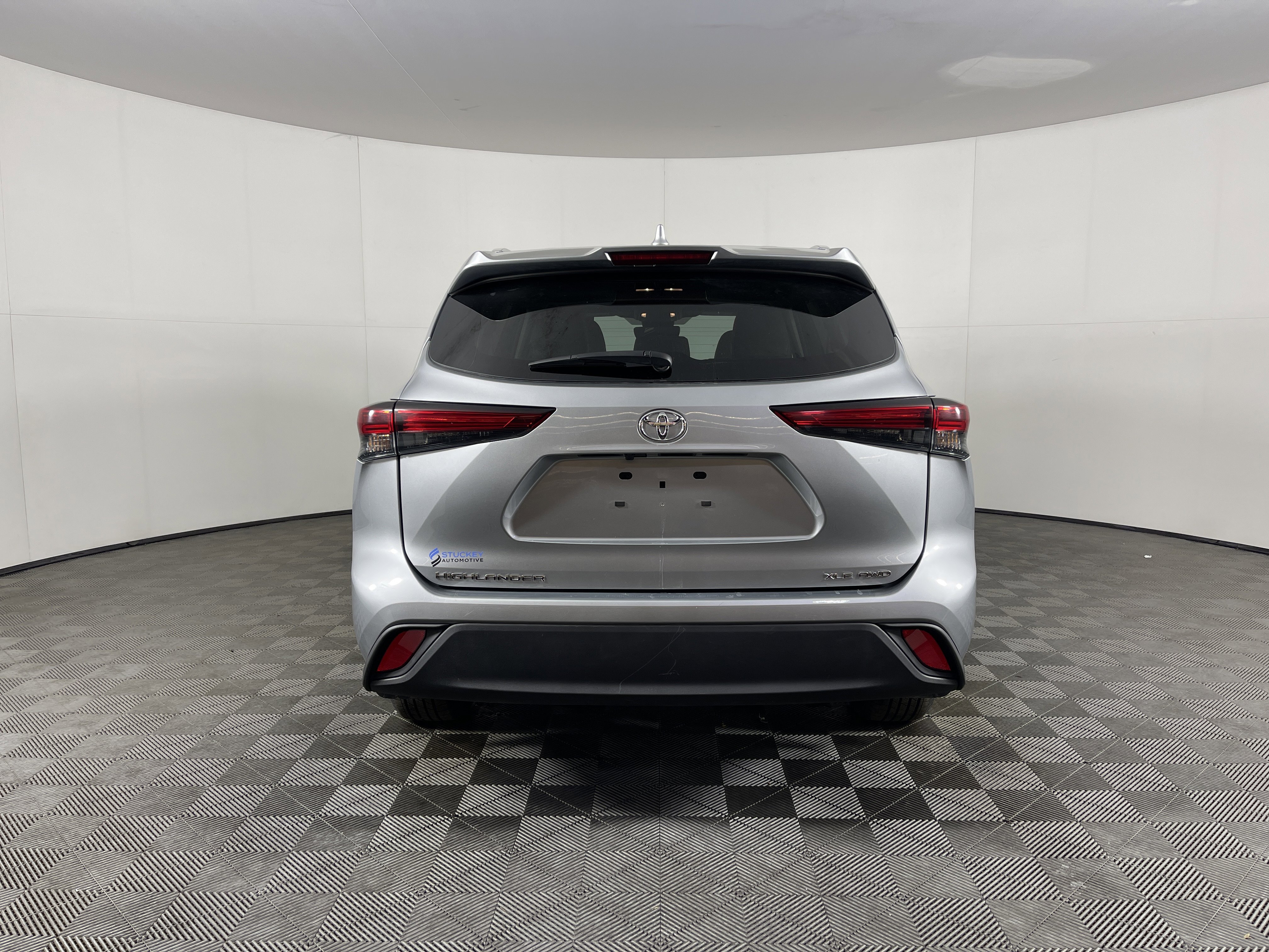 Used 2023 Toyota Highlander XLE image 4