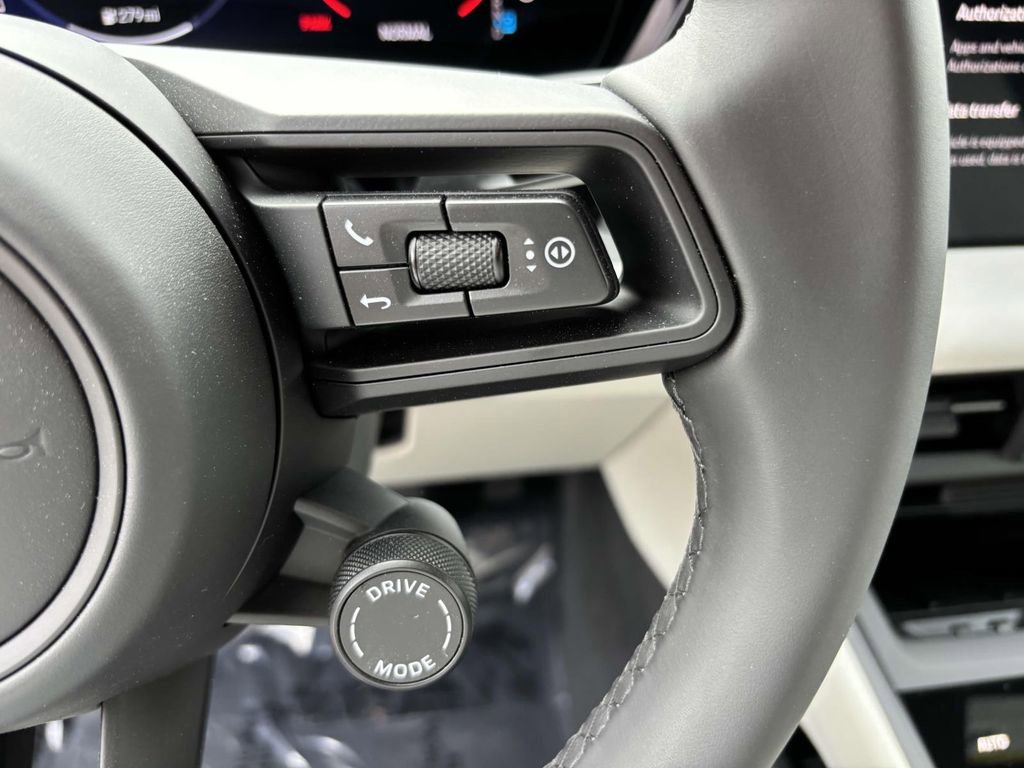 Used 2025 Porsche Macan 4 Electric image 19