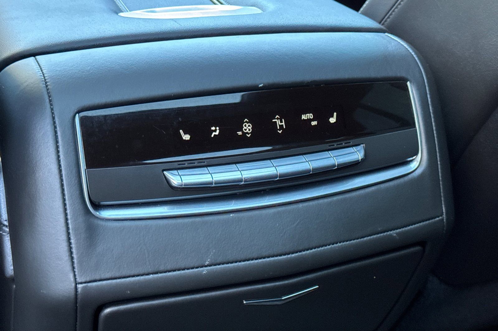 Used 2025 Cadillac Escalade Sport Platinum w/ LPO, Floor Liner Package AWD/4WD image 14