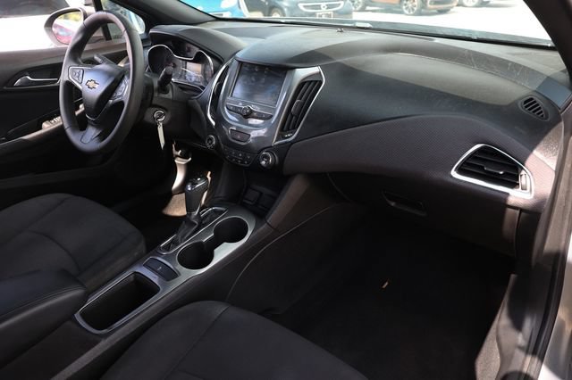 Used 2017 Chevrolet Cruze LT w/ RS Package FWD image 18