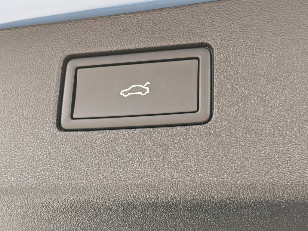 New 2025 Volkswagen Tiguan SE image 29