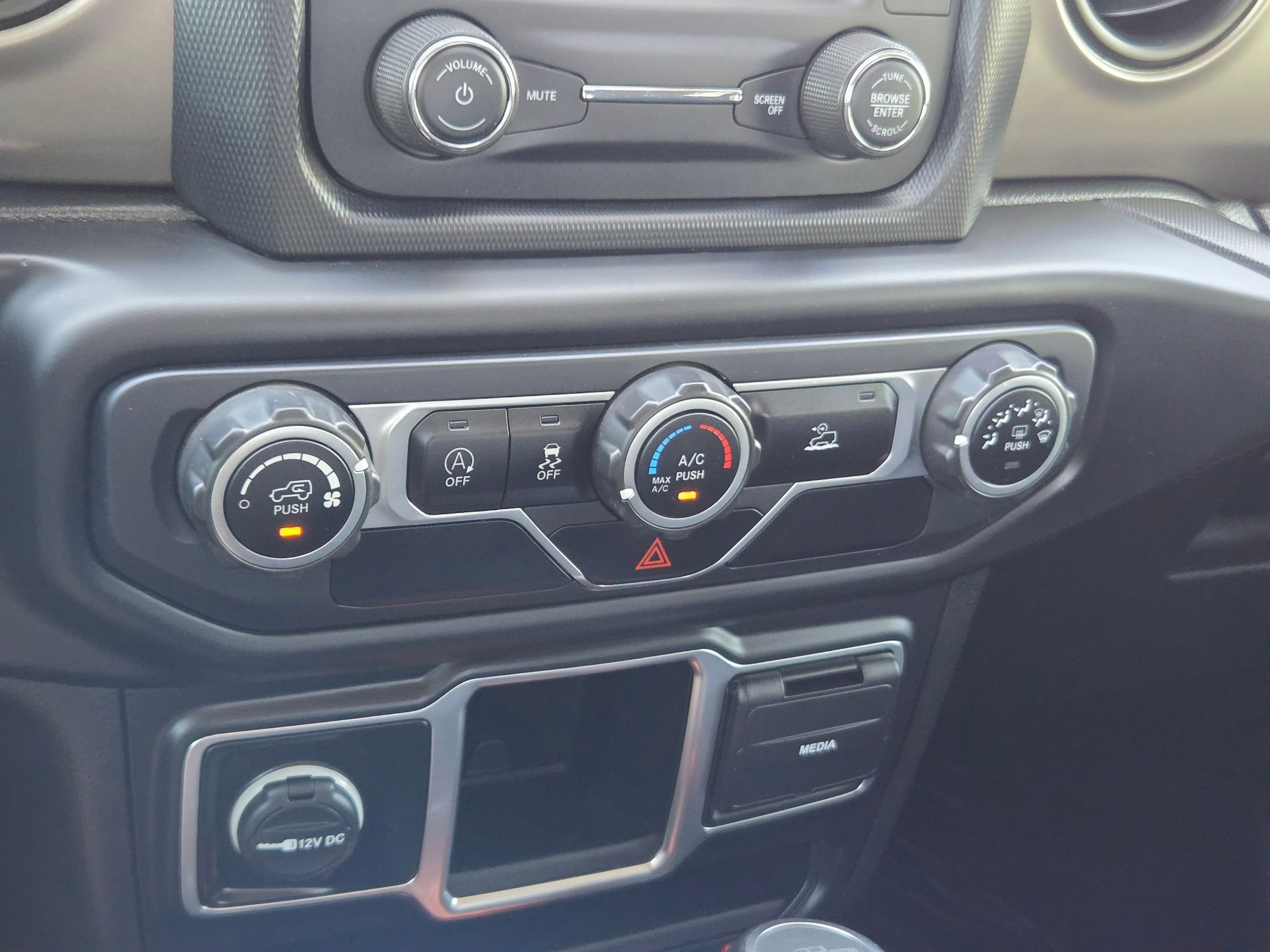 Used 2020 Jeep Gladiator Sport w/ Trailer Tow Package AWD/4WD image 16