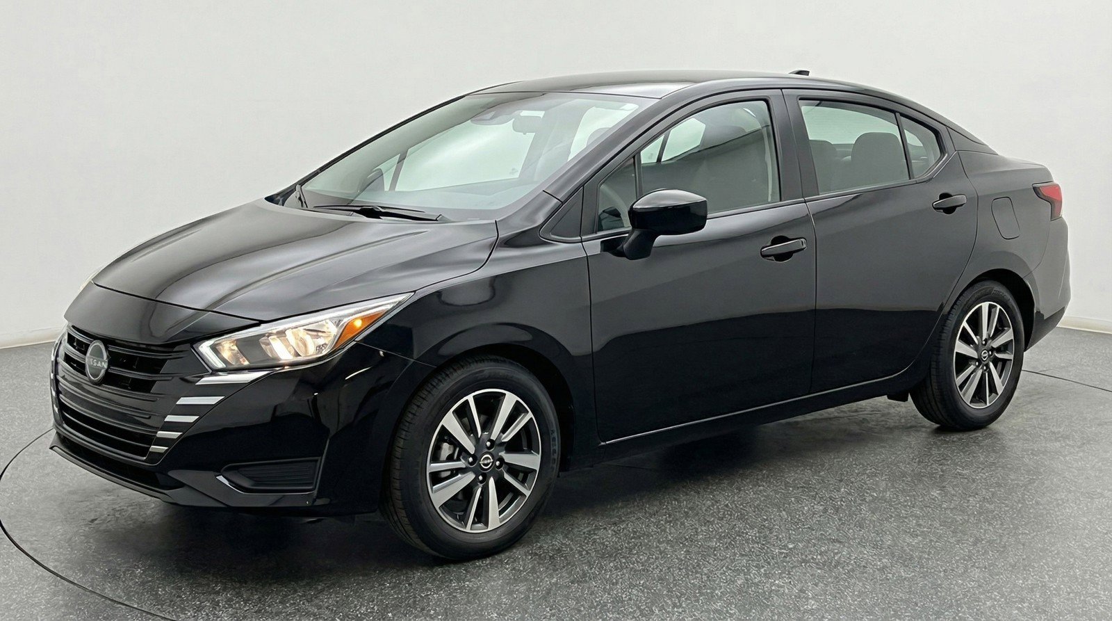 Used 2025 Nissan Versa SV FWD image 2