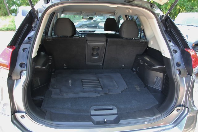 Used 2017 Nissan Rogue SV AWD/4WD image 34