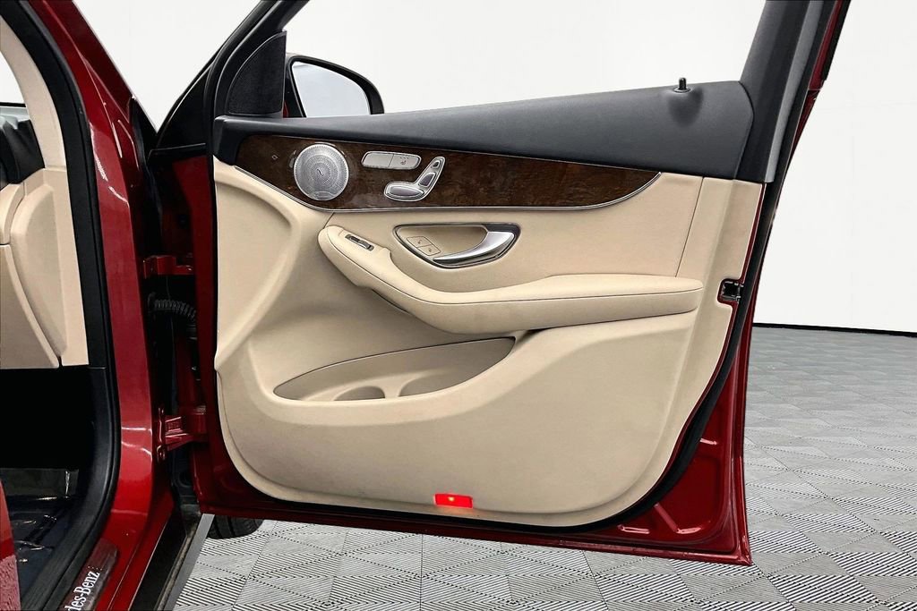 Used 2017 Mercedes-Benz GLC 300 4MATIC image 24