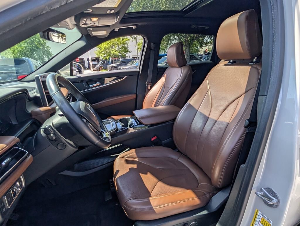 Used 2022 Lincoln Nautilus Reserve image 11