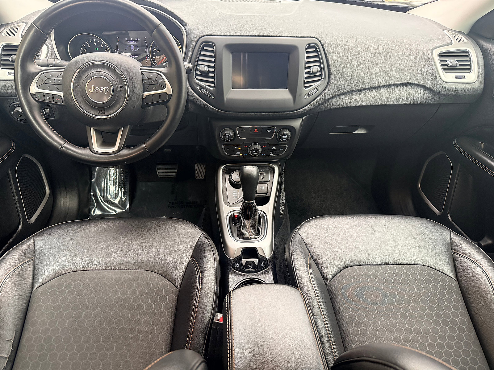 Used 2019 Jeep Compass Latitude w/ Cold Weather Group AWD/4WD image 11