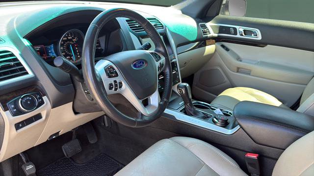 Used 2015 Ford Explorer Limited w/ Equipment Group 301A AWD/4WD image 13