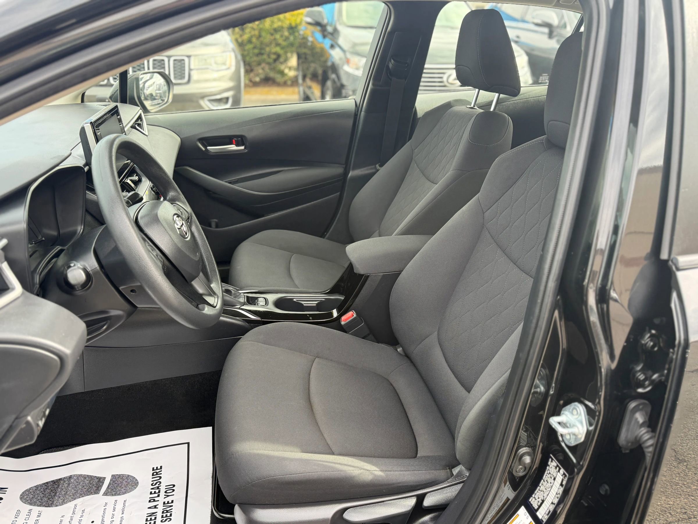 Used 2021 Toyota Corolla LE image 14