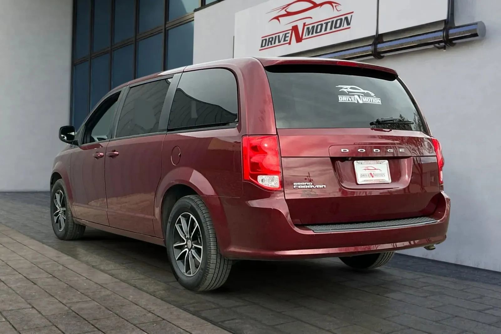 Used 2018 Dodge Grand Caravan SE image 5