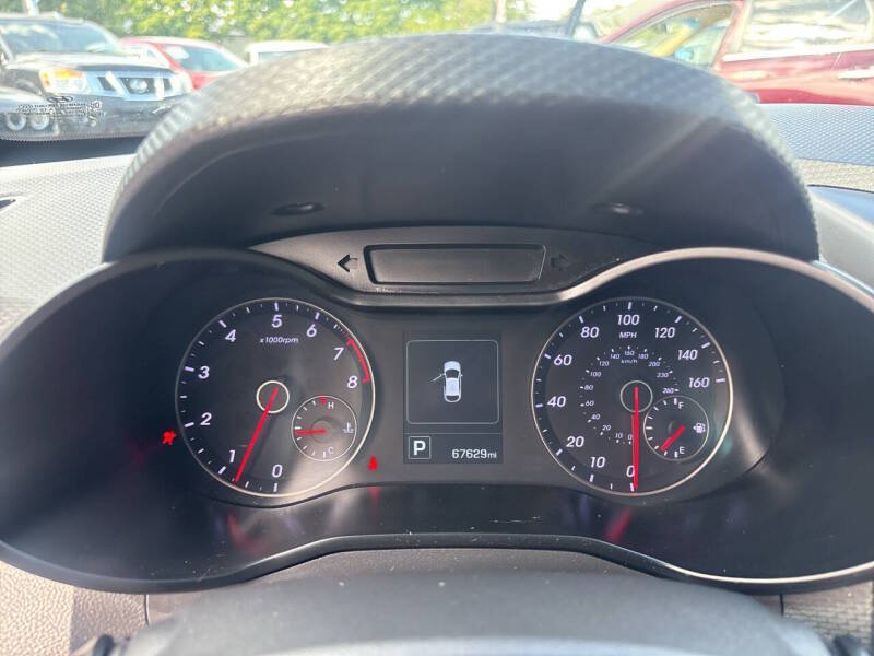 Used 2016 Hyundai Veloster Turbo FWD image 17