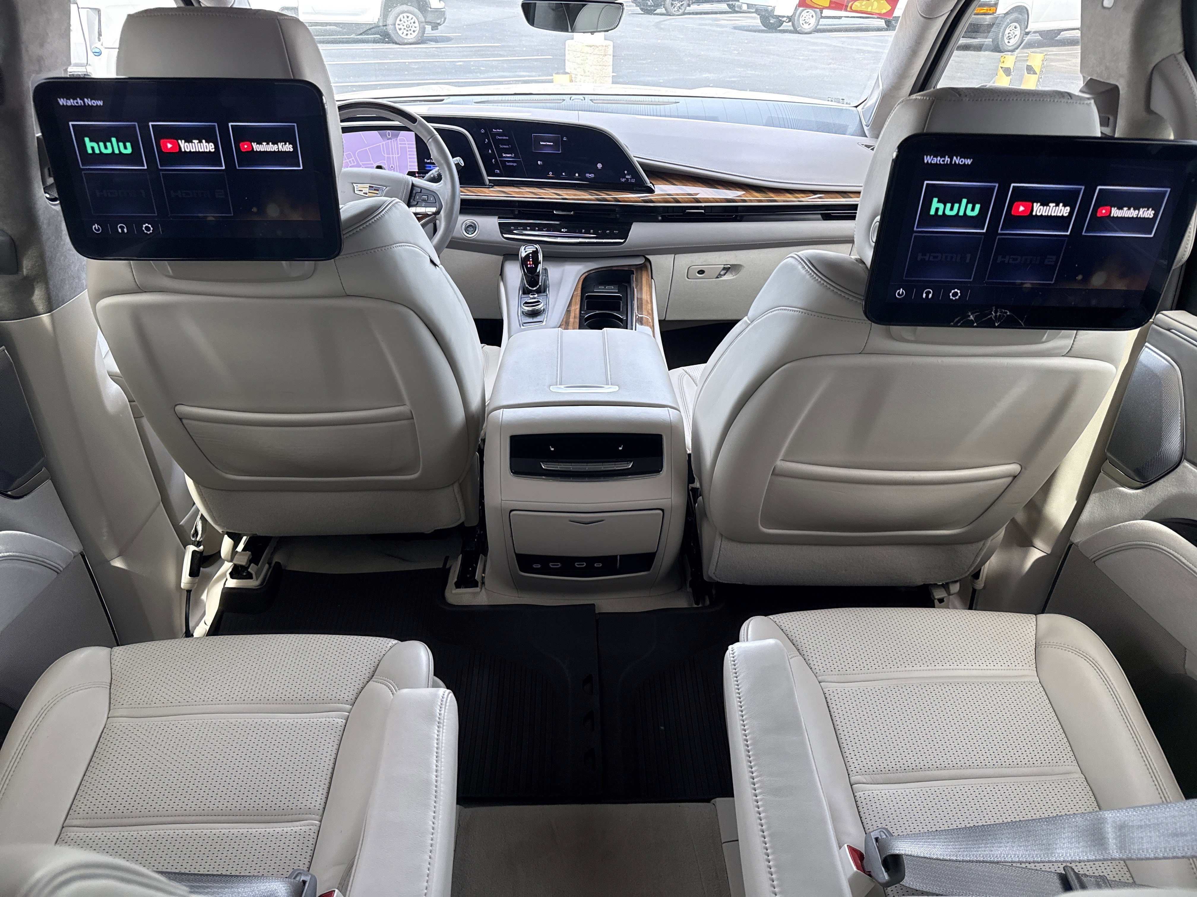 Used 2024 Cadillac Escalade Premium Luxury Platinum w/ Heavy-Duty Trailer Package image 29