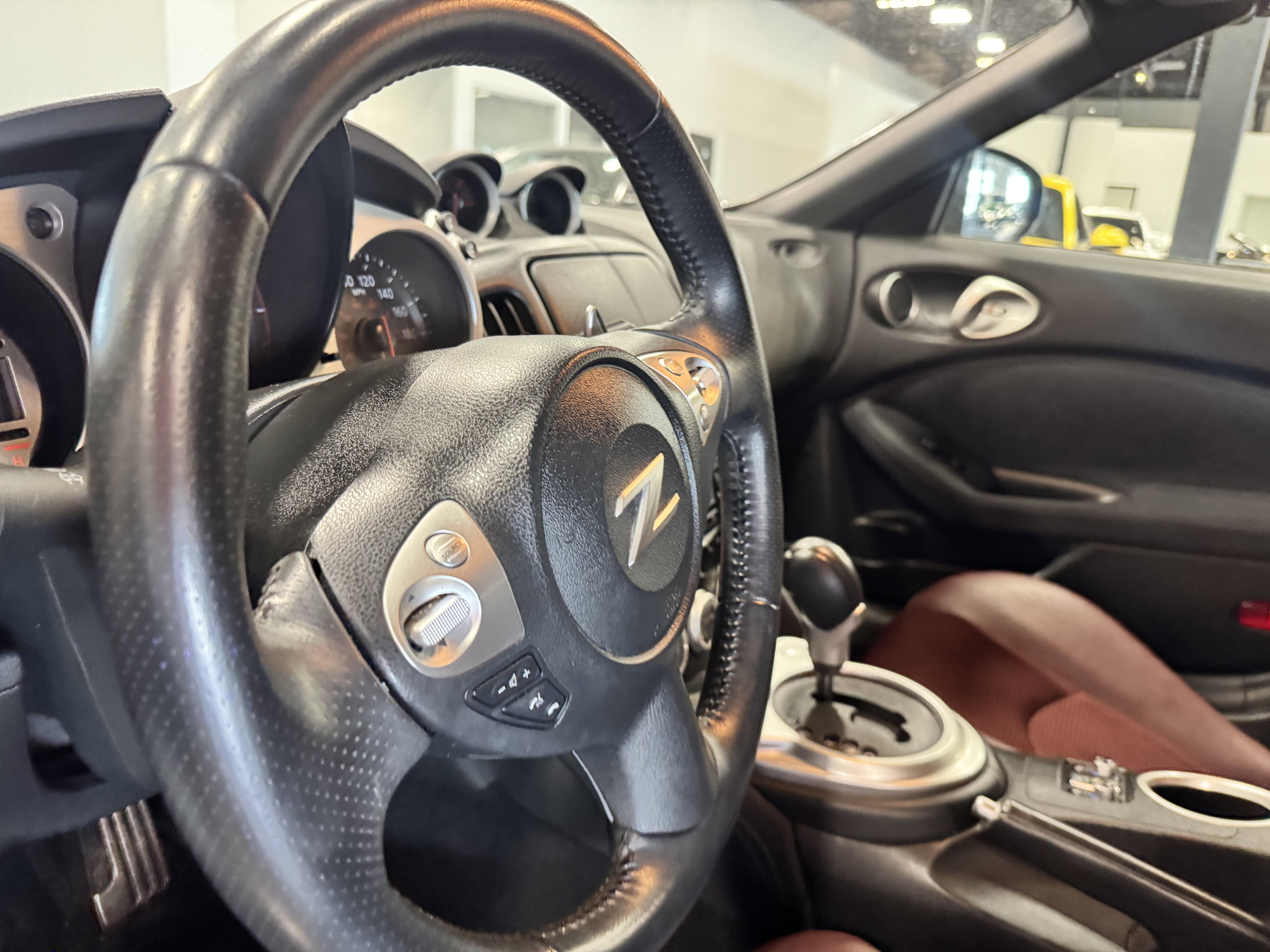 Used 2010 Nissan 370Z Touring image 10