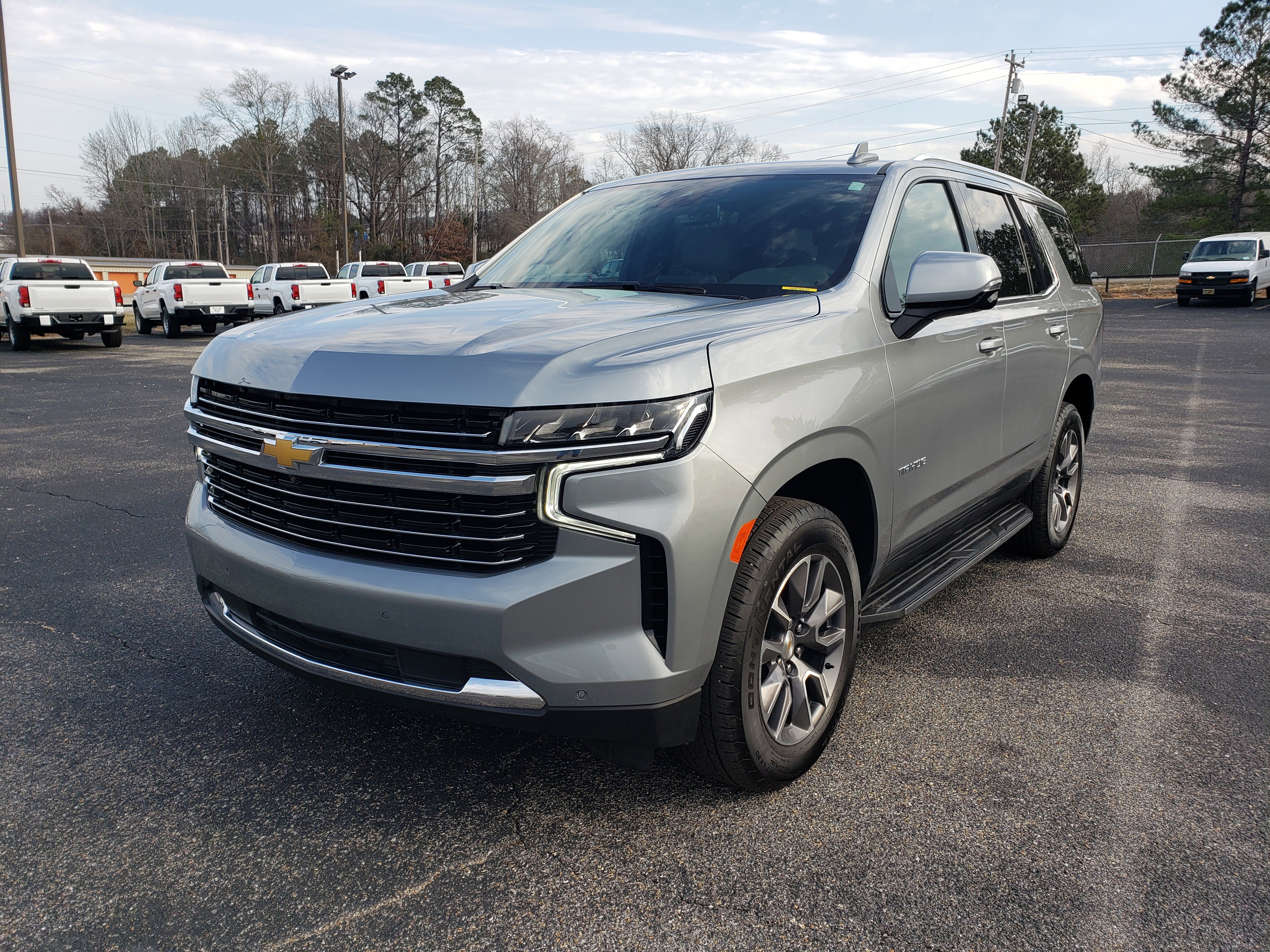 Used 2024 Chevrolet Tahoe LT w/ Luxury Package image 2