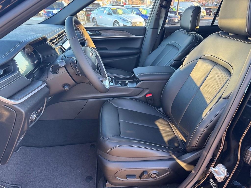 New 2025 Jeep Grand Cherokee Limited w/ Luxury Tech Group II image 10
