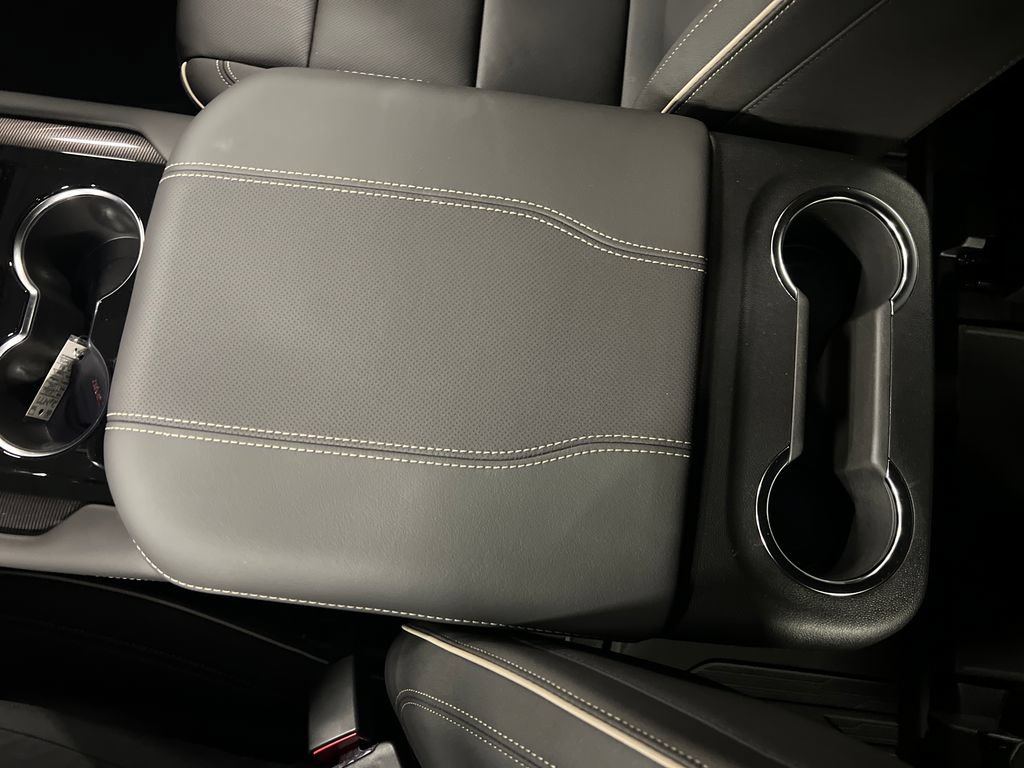 New 2026 GMC Yukon XL Elevation w/ Elevation Premium Package AWD/4WD image 27