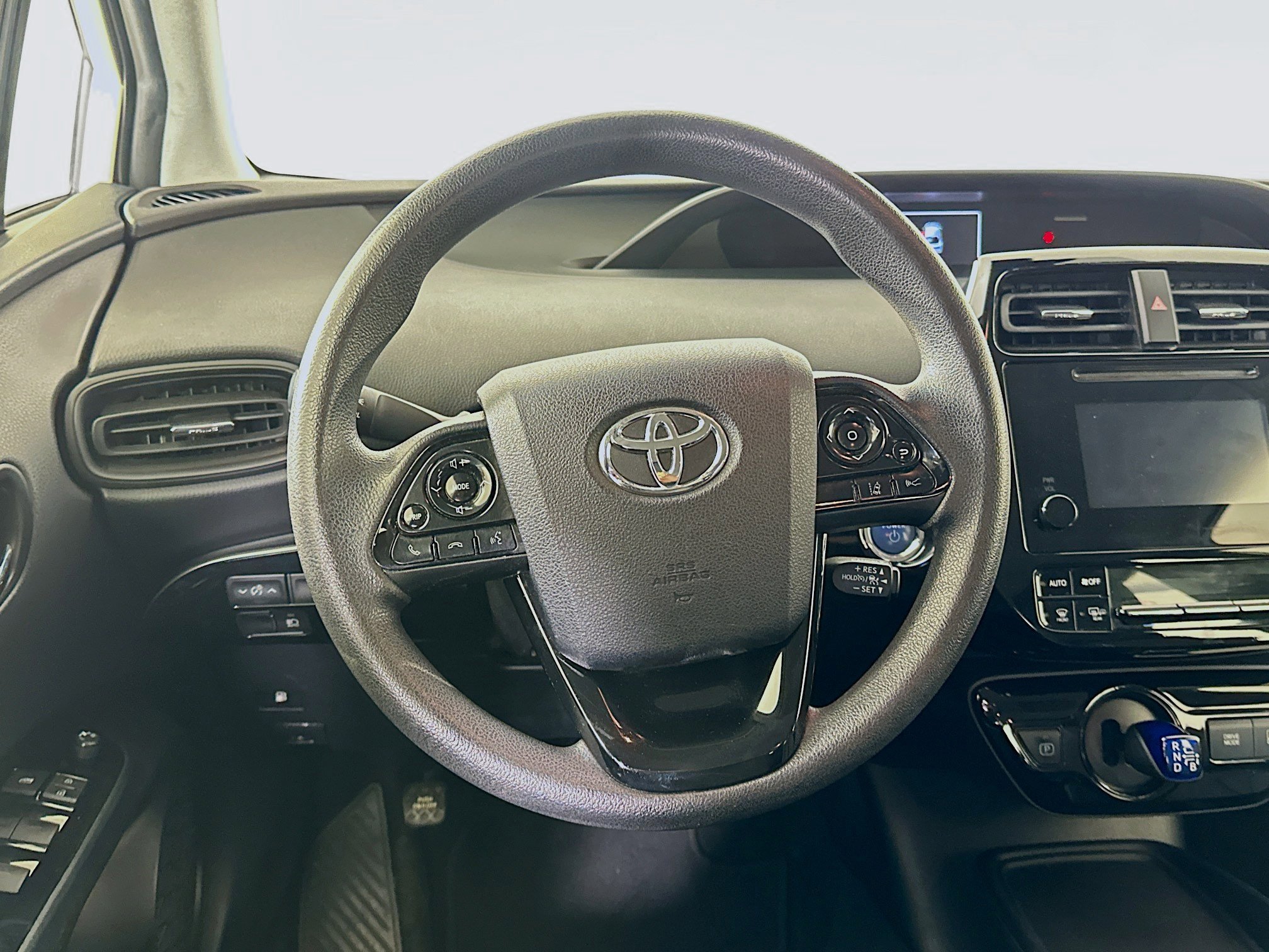 Used 2019 Toyota Prius L Eco w/ Carpet Mat Package FWD image 17