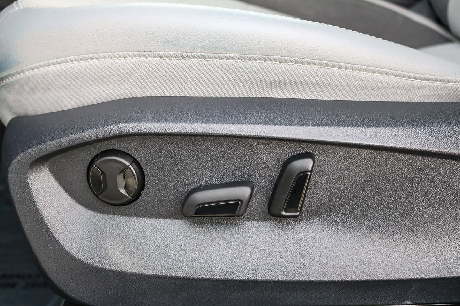 Used 2023 Volkswagen Taos SE image 21