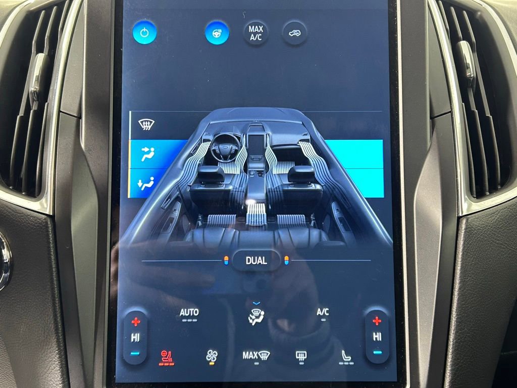 Used 2024 Ford Edge Titanium image 23