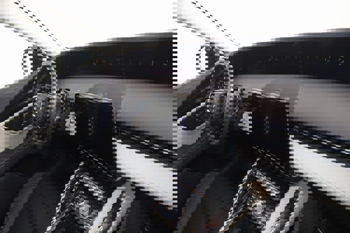 Used 2025 Lincoln Nautilus Premier image 47