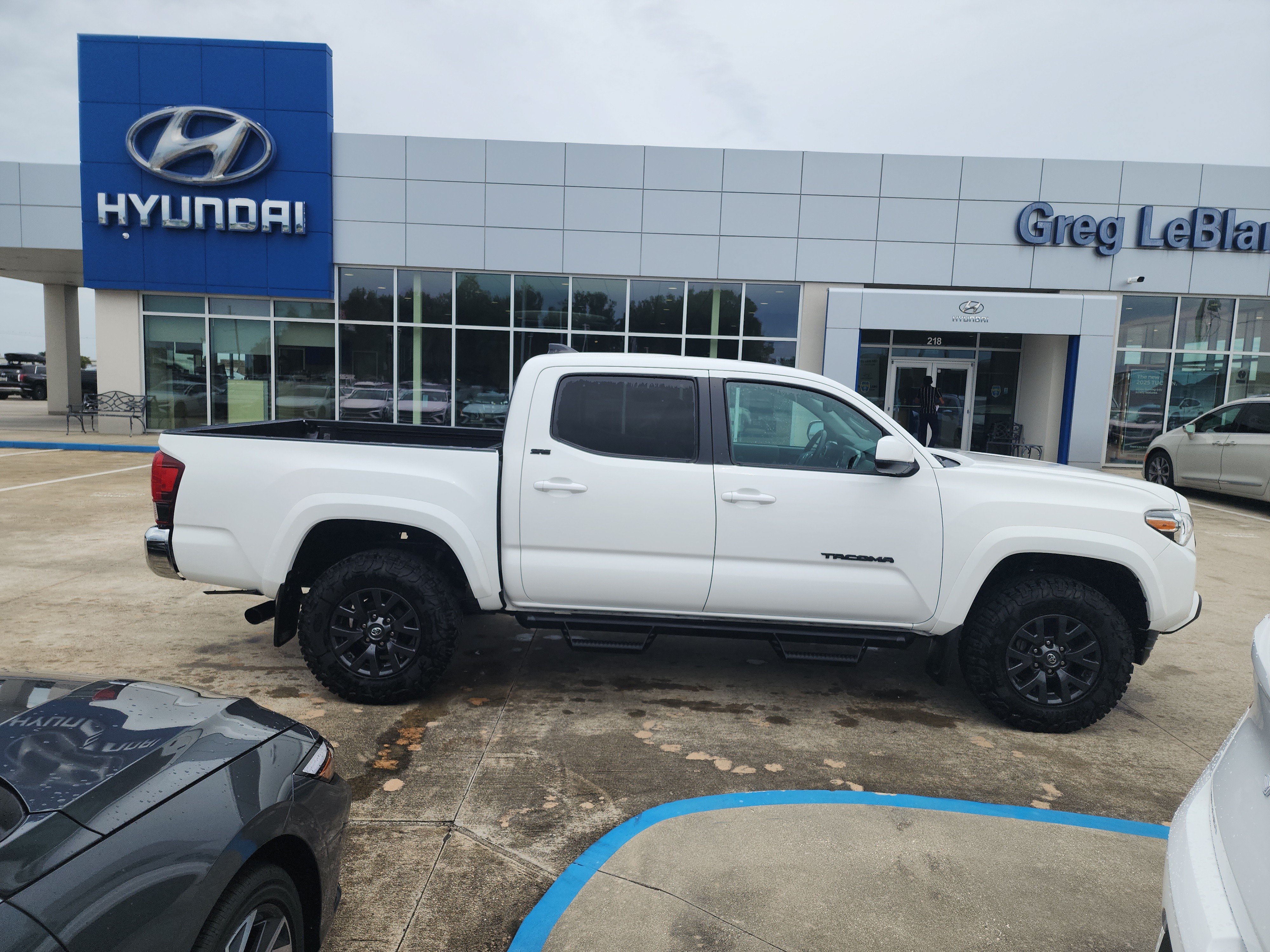 Used 2022 Toyota Tacoma SR5 RWD image 8