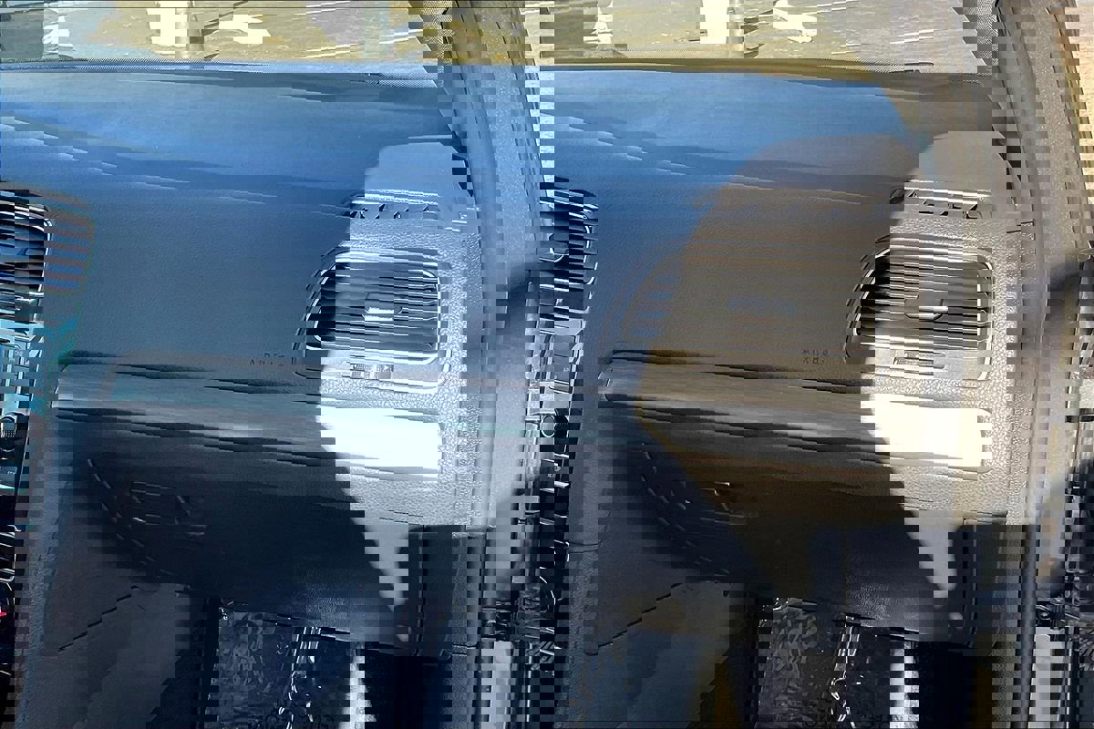 Used 2019 Volkswagen Golf S image 22