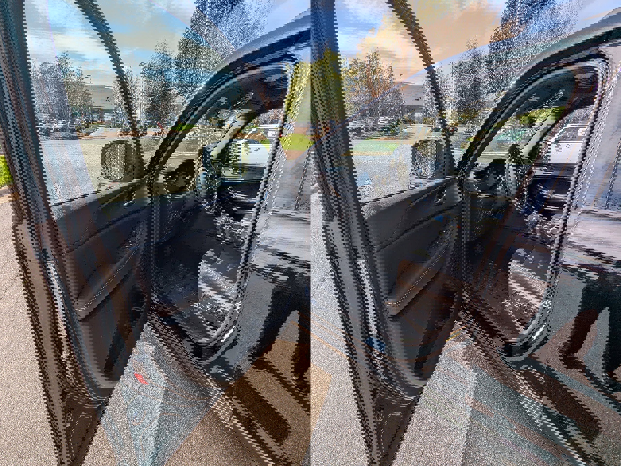 Certified 2025 Jeep Grand Cherokee Laredo X w/ Luxury Tech Group I image 8