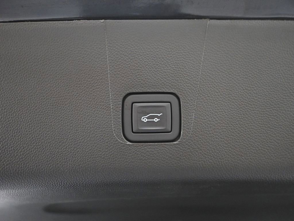 Used 2023 Chevrolet Traverse Premier w/ Redline Edition image 13