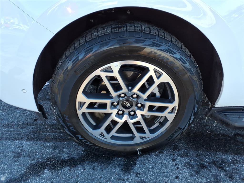 Used 2025 Ford Expedition Active image 12