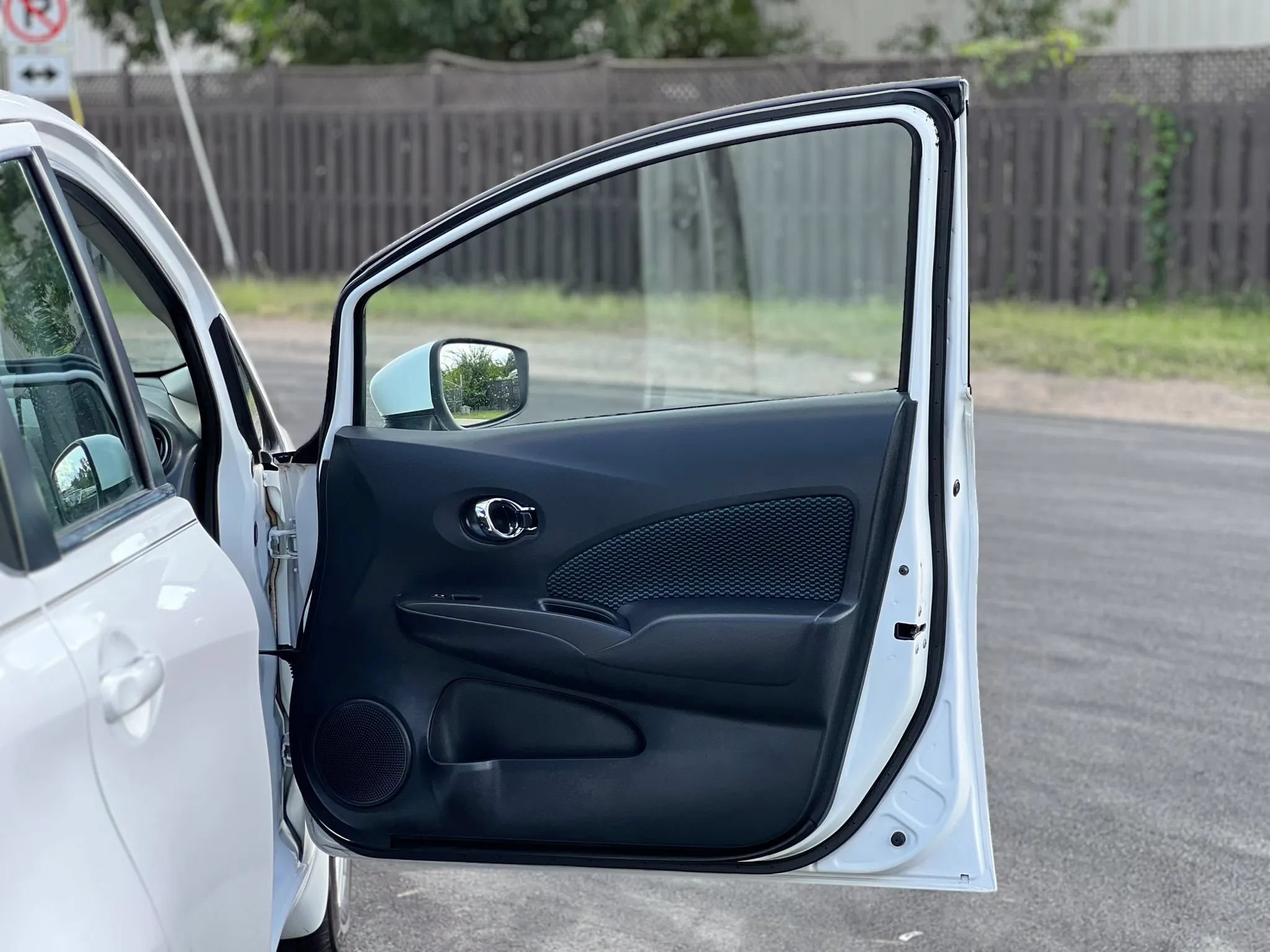 Used 2015 Nissan Versa Note SV w/ SV Appearance Package FWD image 33