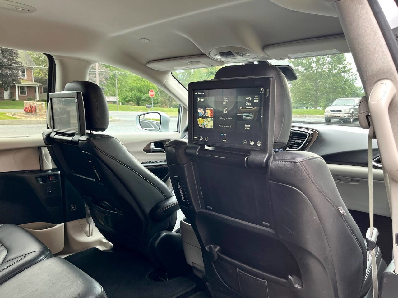 Used 2017 Chrysler Pacifica Touring-L Plus w/ Advanced Safetytec Group image 20