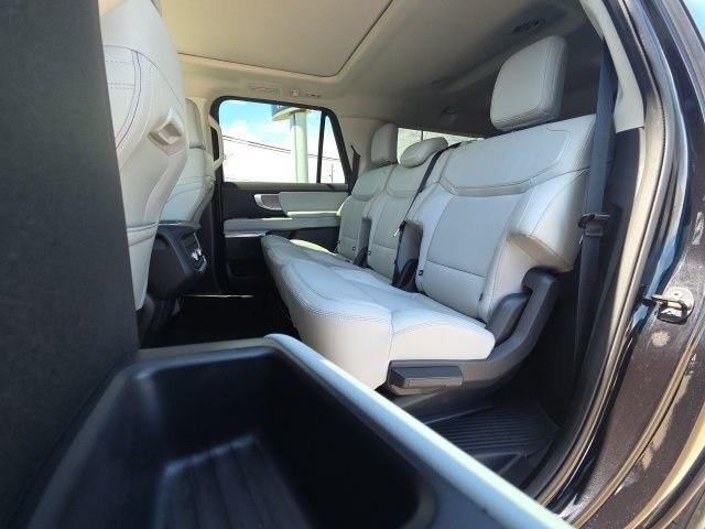 Certified 2025 Ford Expedition Max Platinum image 11