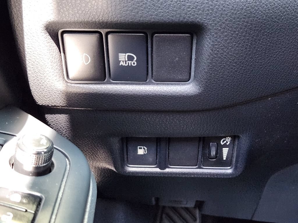 Used 2018 Toyota C-HR XLE FWD image 13