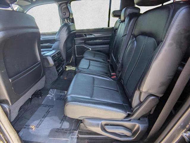 Used 2024 Jeep Wagoneer L Series III w/ Flexible Seating Group AWD/4WD image 17