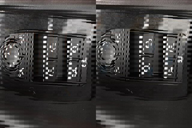 Used 2025 MAZDA MAZDA3 s image 23