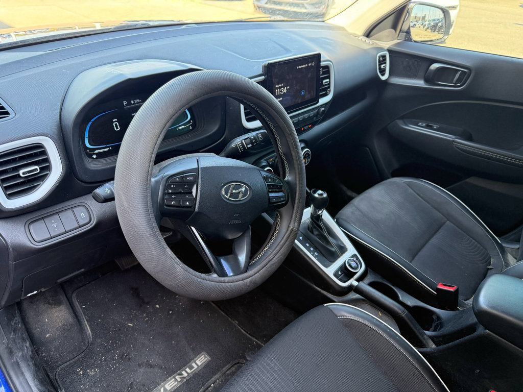 Used 2023 Hyundai Venue Limited image 8