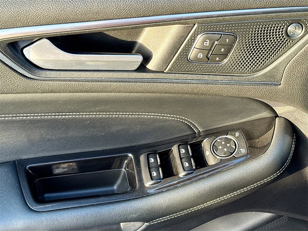 Used 2020 Ford Edge Titanium w/ Class II Trailer Tow Package image 15